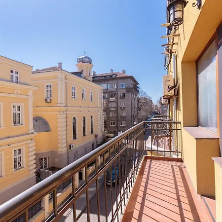 за гости крум Burgas City